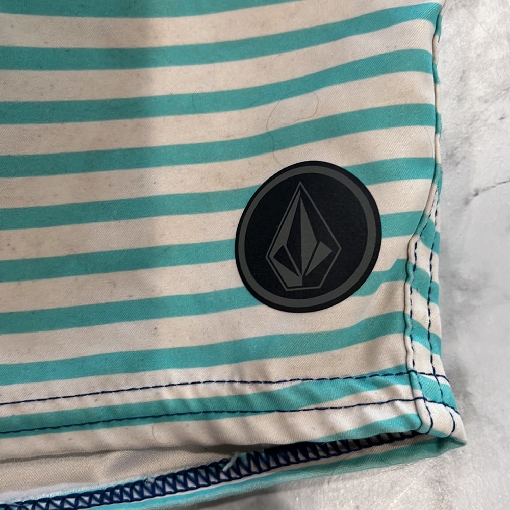 Volcom swim trunks - Picture 2 of 6